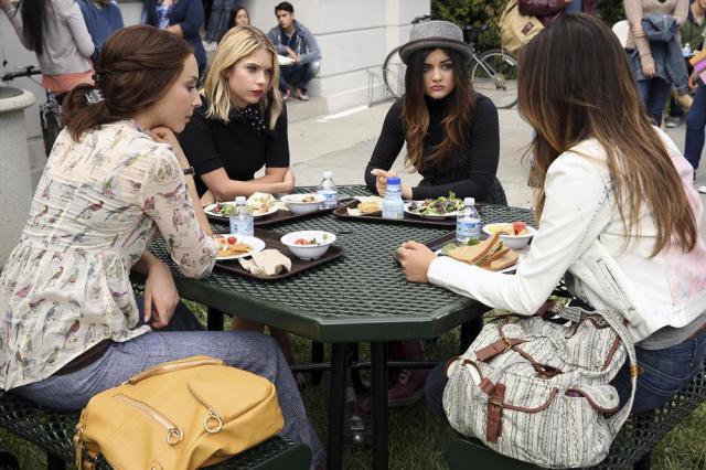 Pretty Little Liars saison 5 Episode 8, bande annonce, extraits, synopsis, pretty little liars, saison 5, pisode 4, hanna, caleb, alison, episode 9, Spoilers, promo, video, clip, ABC, aria, emily, A, suspects
